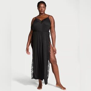 Elegant Black Lace Trim Nightgown